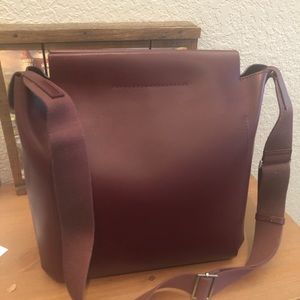 Everlane The Form Bag in Burgundy Leather